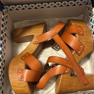 Platform Sandals - Brown